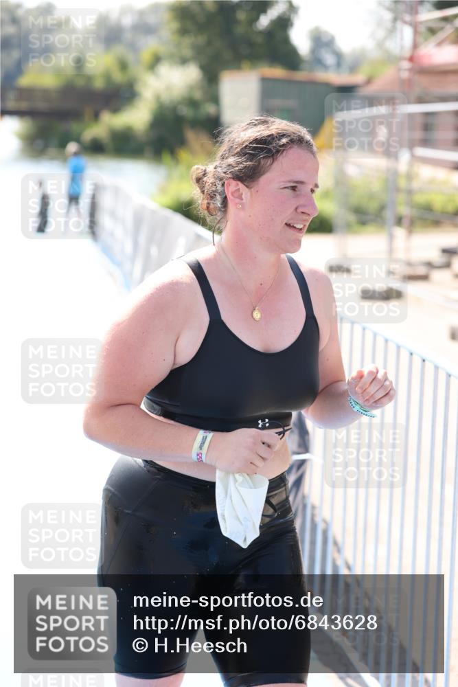 25.08.2024 - Elbe Triathlon Hamburg H.Heesch http://msf.ph/oto/6843628 25.08.2024 14:38:37 Schwimmen  meine-sportfotos.de