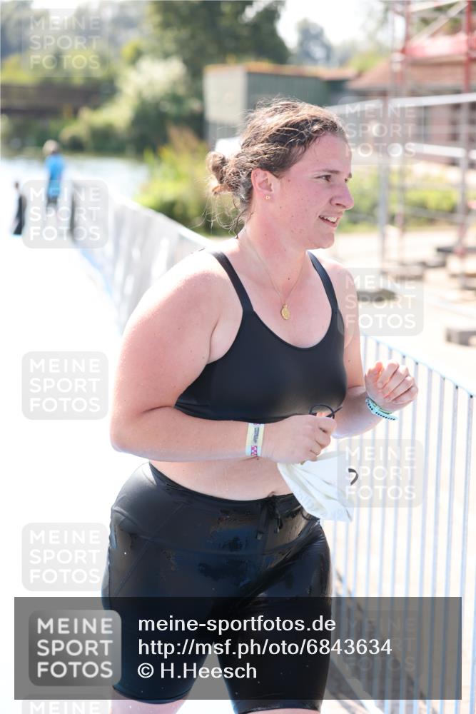 25.08.2024 - Elbe Triathlon Hamburg H.Heesch http://msf.ph/oto/6843634 25.08.2024 14:38:37 Schwimmen  meine-sportfotos.de