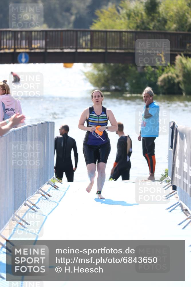 25.08.2024 - Elbe Triathlon Hamburg H.Heesch http://msf.ph/oto/6843650 25.08.2024 14:39:05 Schwimmen  meine-sportfotos.de