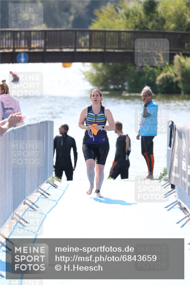 25.08.2024 - Elbe Triathlon Hamburg H.Heesch http://msf.ph/oto/6843659 25.08.2024 14:39:05 Schwimmen  meine-sportfotos.de