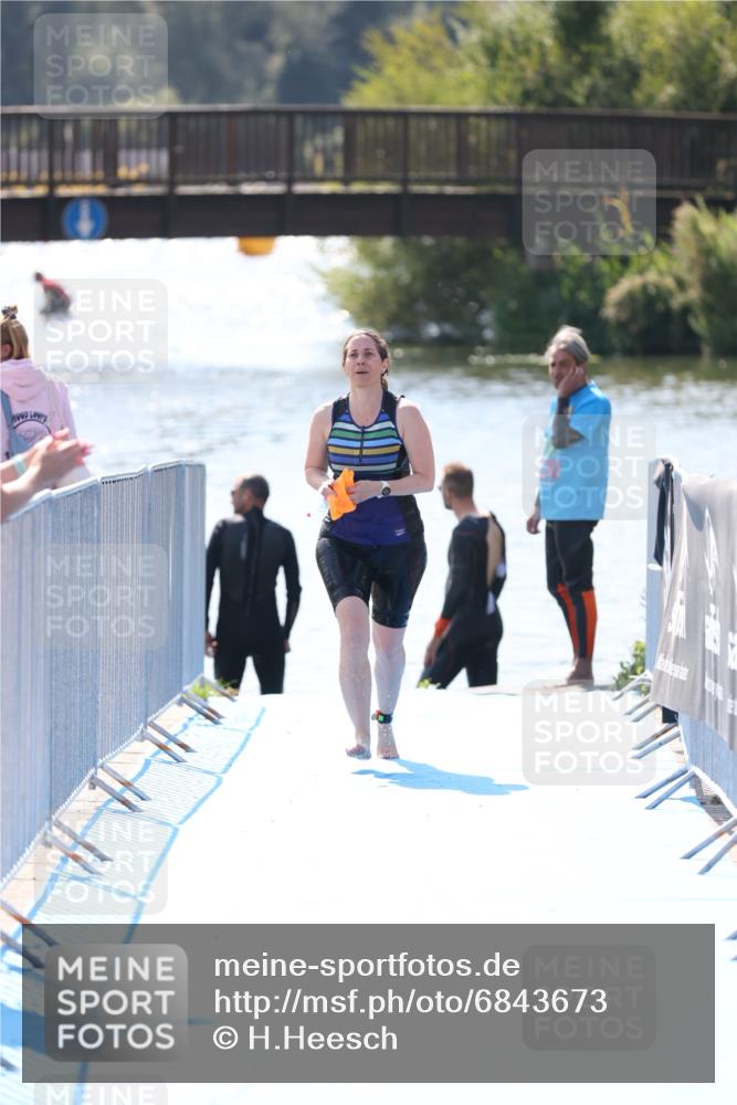 25.08.2024 - Elbe Triathlon Hamburg H.Heesch http://msf.ph/oto/6843673 25.08.2024 14:39:05 Schwimmen  meine-sportfotos.de