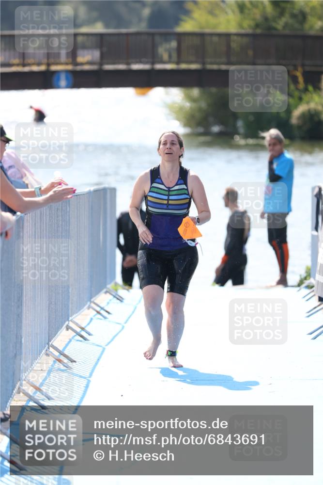 25.08.2024 - Elbe Triathlon Hamburg H.Heesch http://msf.ph/oto/6843691 25.08.2024 14:39:07 Schwimmen  meine-sportfotos.de