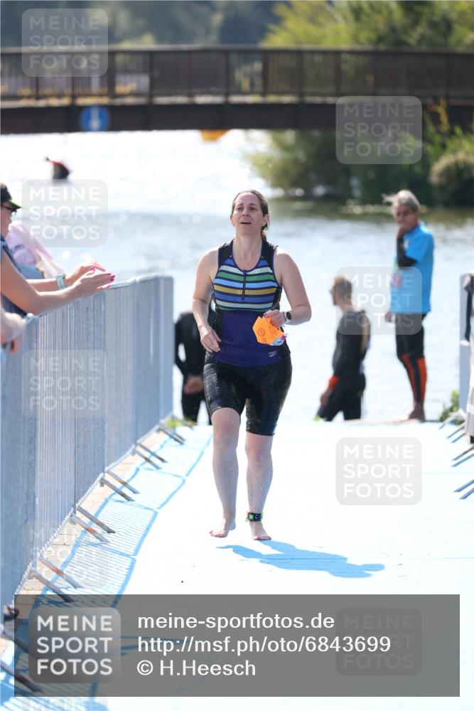 25.08.2024 - Elbe Triathlon Hamburg H.Heesch http://msf.ph/oto/6843699 25.08.2024 14:39:07 Schwimmen  meine-sportfotos.de