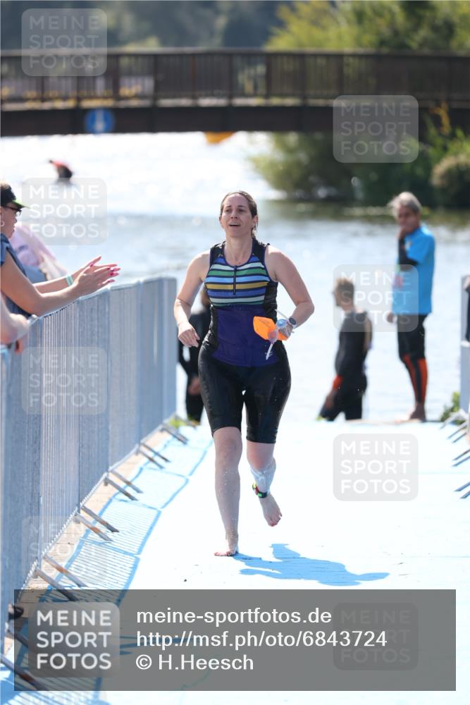 25.08.2024 - Elbe Triathlon Hamburg H.Heesch http://msf.ph/oto/6843724 25.08.2024 14:39:07 Schwimmen  meine-sportfotos.de