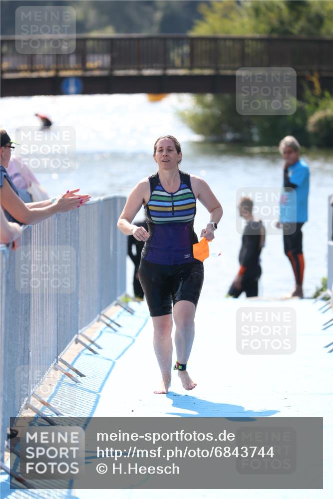 25.08.2024 - Elbe Triathlon Hamburg H.Heesch http://msf.ph/oto/6843744 25.08.2024 14:39:07 Schwimmen  meine-sportfotos.de