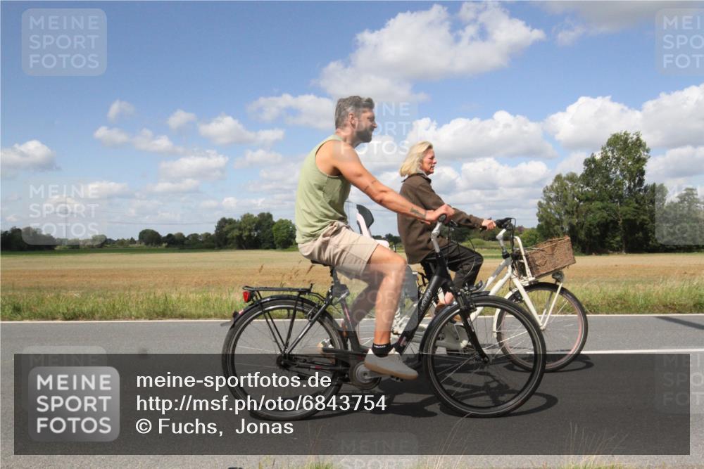 25.08.2024 - Elbe Triathlon Hamburg Fuchs,  Jonas http://msf.ph/oto/6843754 25.08.2024 12:46:58 Radfahren  meine-sportfotos.de
