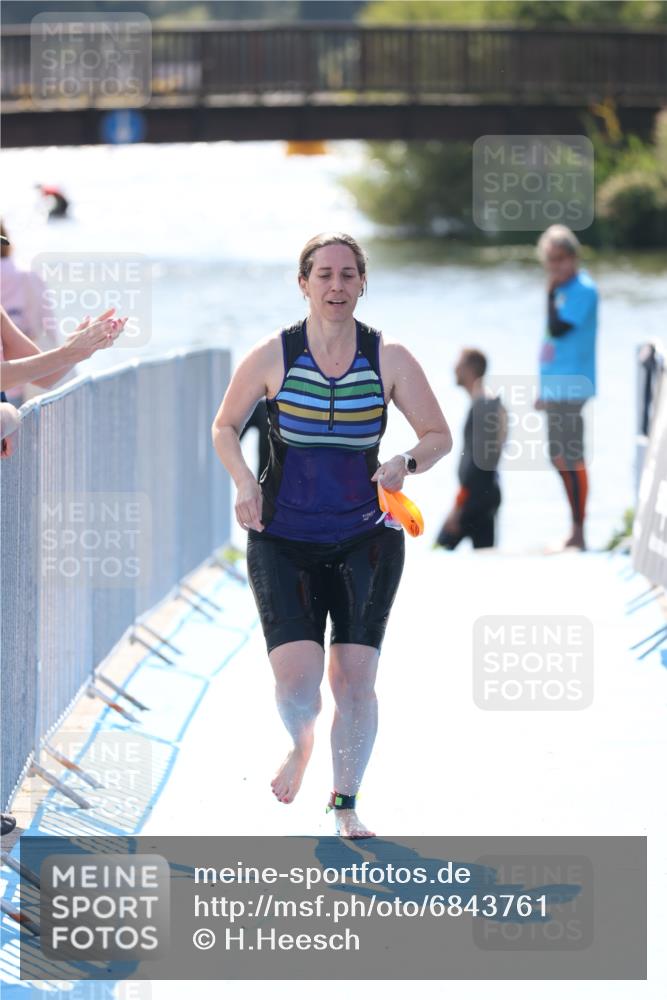 25.08.2024 - Elbe Triathlon Hamburg H.Heesch http://msf.ph/oto/6843761 25.08.2024 14:39:08 Schwimmen  meine-sportfotos.de
