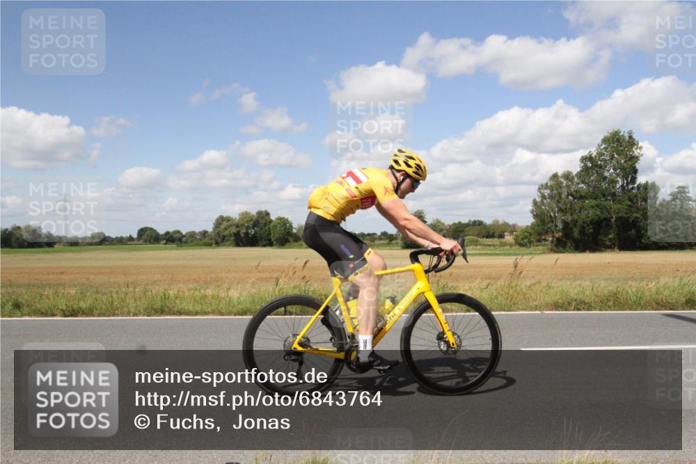 25.08.2024 - Elbe Triathlon Hamburg Fuchs,  Jonas http://msf.ph/oto/6843764 25.08.2024 12:51:07 Radfahren  meine-sportfotos.de