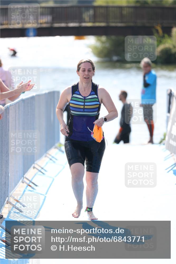 25.08.2024 - Elbe Triathlon Hamburg H.Heesch http://msf.ph/oto/6843771 25.08.2024 14:39:08 Schwimmen  meine-sportfotos.de