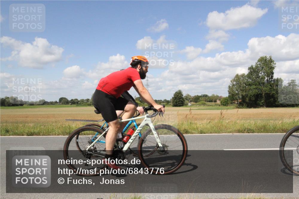 25.08.2024 - Elbe Triathlon Hamburg Fuchs,  Jonas http://msf.ph/oto/6843776 25.08.2024 12:53:42 Radfahren  meine-sportfotos.de