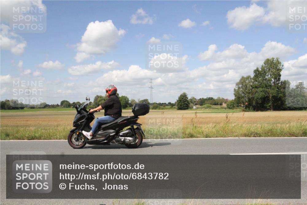 25.08.2024 - Elbe Triathlon Hamburg Fuchs,  Jonas http://msf.ph/oto/6843782 25.08.2024 13:05:10 Radfahren  meine-sportfotos.de