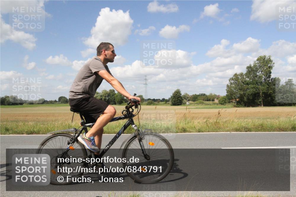 25.08.2024 - Elbe Triathlon Hamburg Fuchs,  Jonas http://msf.ph/oto/6843791 25.08.2024 13:06:06 Radfahren  meine-sportfotos.de