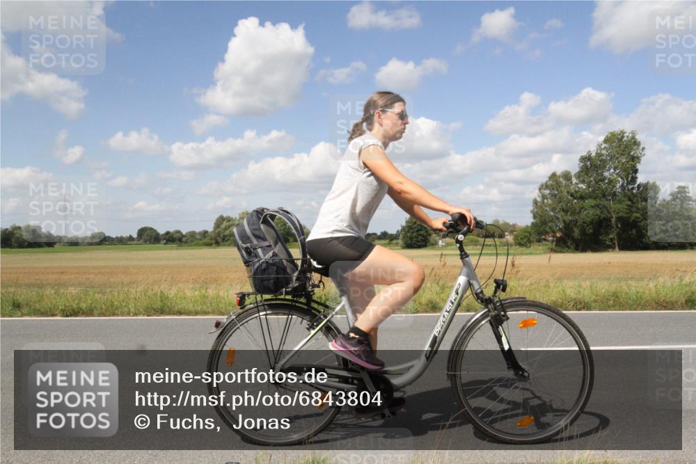 25.08.2024 - Elbe Triathlon Hamburg Fuchs,  Jonas http://msf.ph/oto/6843804 25.08.2024 13:06:06 Radfahren  meine-sportfotos.de