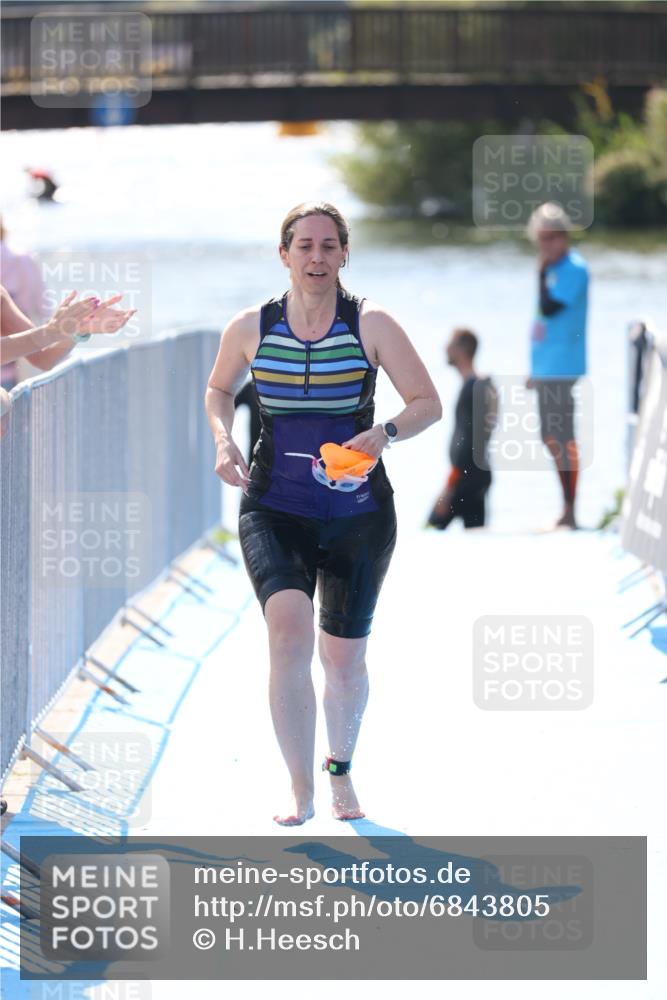 25.08.2024 - Elbe Triathlon Hamburg H.Heesch http://msf.ph/oto/6843805 25.08.2024 14:39:08 Schwimmen  meine-sportfotos.de