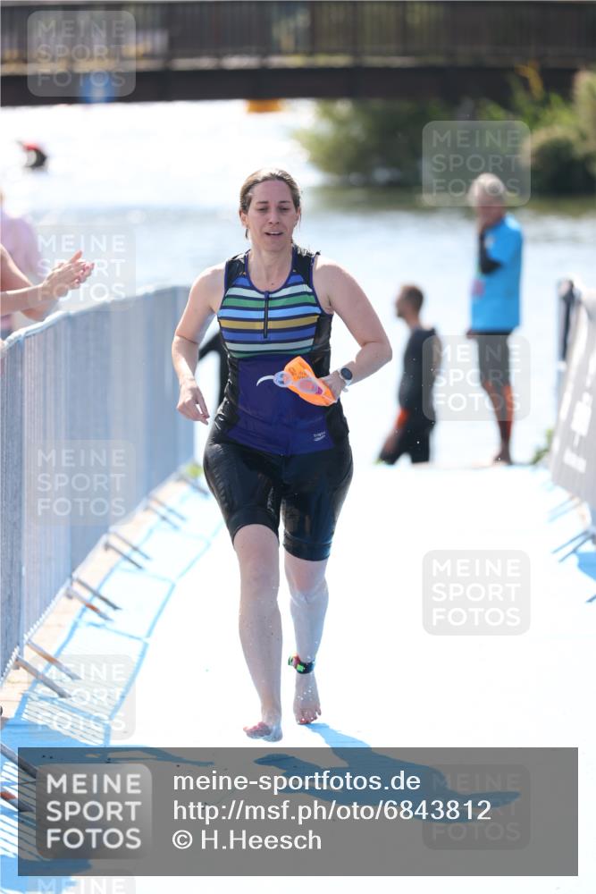 25.08.2024 - Elbe Triathlon Hamburg H.Heesch http://msf.ph/oto/6843812 25.08.2024 14:39:08 Schwimmen  meine-sportfotos.de