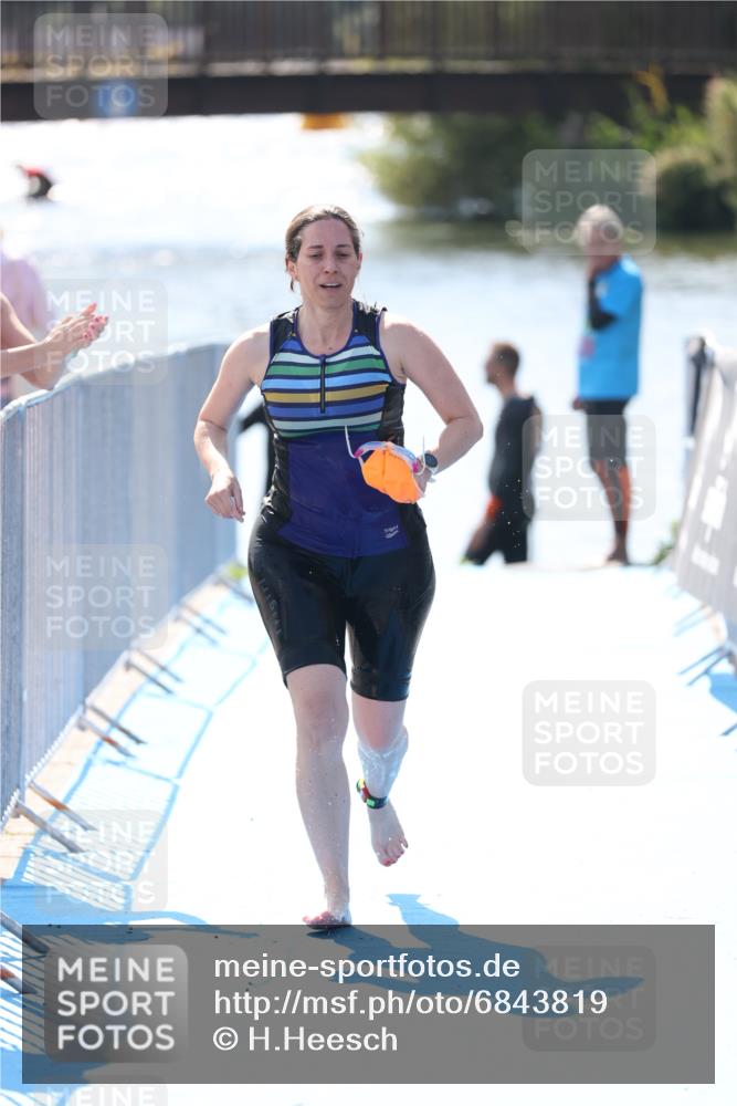 25.08.2024 - Elbe Triathlon Hamburg H.Heesch http://msf.ph/oto/6843819 25.08.2024 14:39:08 Schwimmen  meine-sportfotos.de