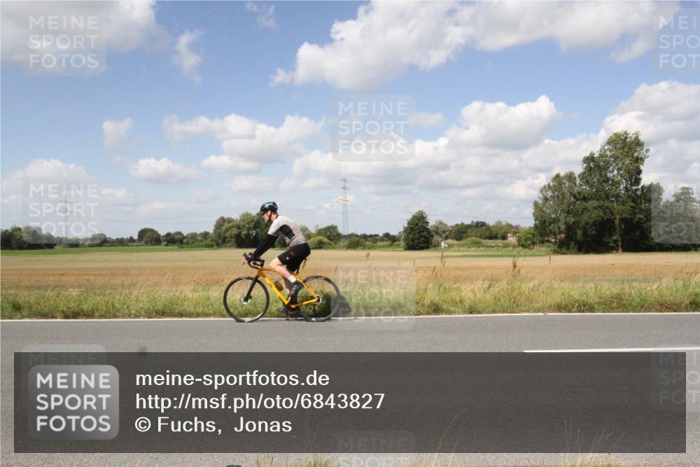 25.08.2024 - Elbe Triathlon Hamburg Fuchs,  Jonas http://msf.ph/oto/6843827 25.08.2024 13:08:59 Radfahren  meine-sportfotos.de