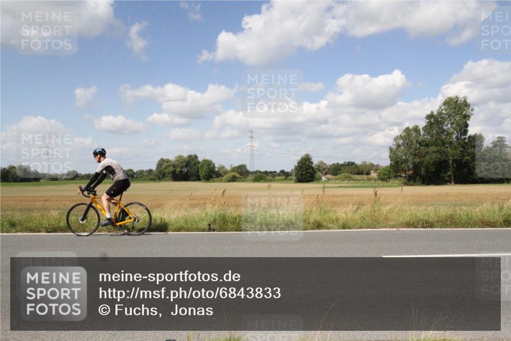 25.08.2024 - Elbe Triathlon Hamburg Fuchs,  Jonas http://msf.ph/oto/6843833 25.08.2024 13:08:59 Radfahren  meine-sportfotos.de
