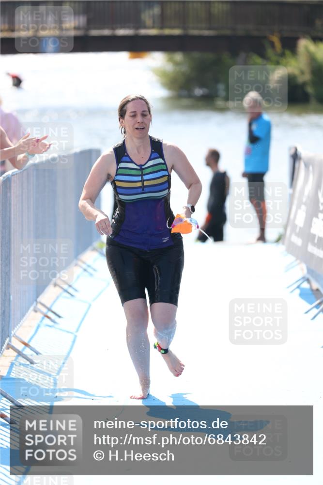 25.08.2024 - Elbe Triathlon Hamburg H.Heesch http://msf.ph/oto/6843842 25.08.2024 14:39:08 Schwimmen  meine-sportfotos.de
