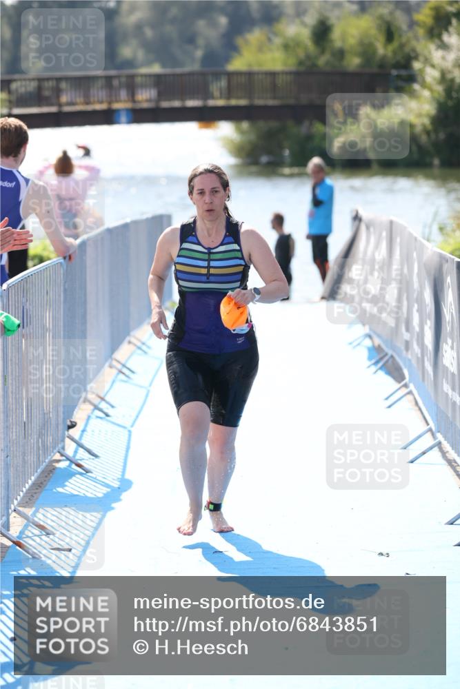 25.08.2024 - Elbe Triathlon Hamburg H.Heesch http://msf.ph/oto/6843851 25.08.2024 14:39:09 Schwimmen  meine-sportfotos.de
