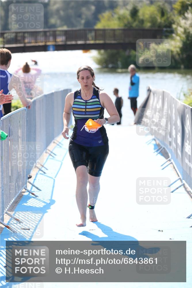 25.08.2024 - Elbe Triathlon Hamburg H.Heesch http://msf.ph/oto/6843861 25.08.2024 14:39:09 Schwimmen  meine-sportfotos.de