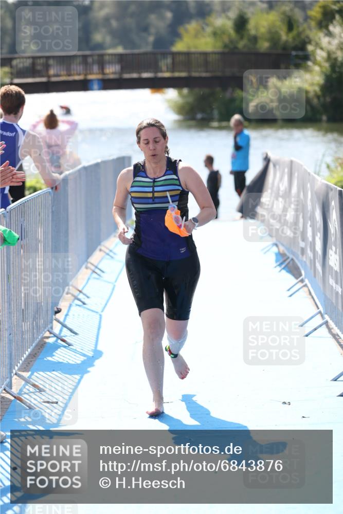 25.08.2024 - Elbe Triathlon Hamburg H.Heesch http://msf.ph/oto/6843876 25.08.2024 14:39:09 Schwimmen  meine-sportfotos.de