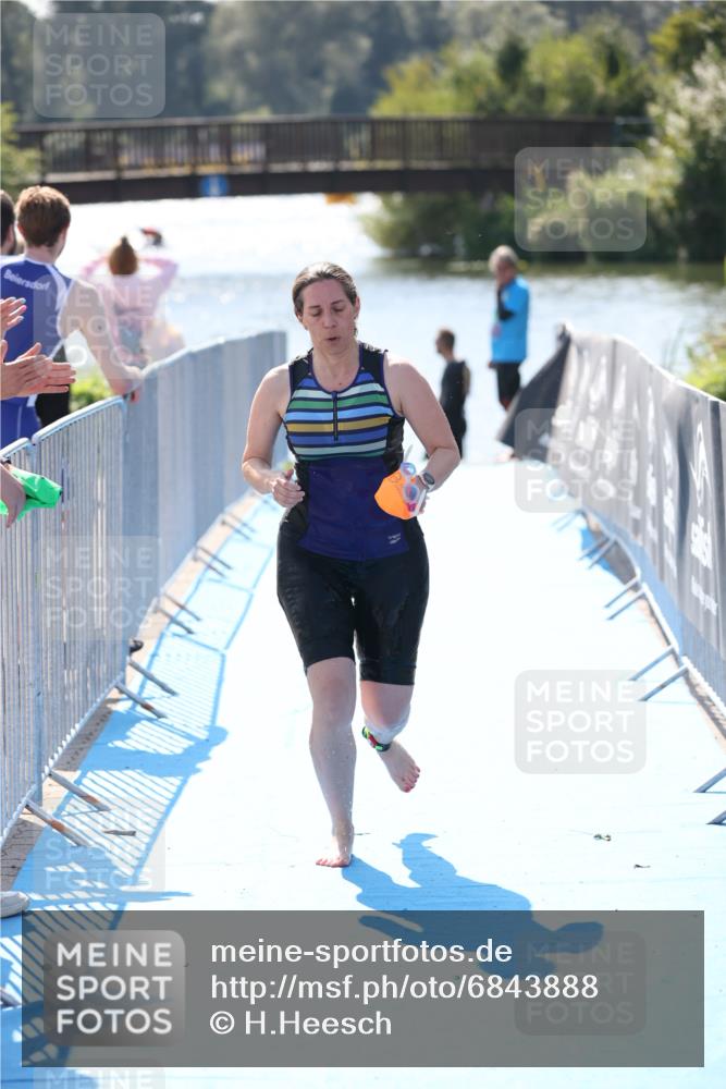 25.08.2024 - Elbe Triathlon Hamburg H.Heesch http://msf.ph/oto/6843888 25.08.2024 14:39:09 Schwimmen  meine-sportfotos.de