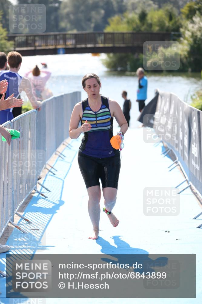 25.08.2024 - Elbe Triathlon Hamburg H.Heesch http://msf.ph/oto/6843899 25.08.2024 14:39:10 Schwimmen  meine-sportfotos.de