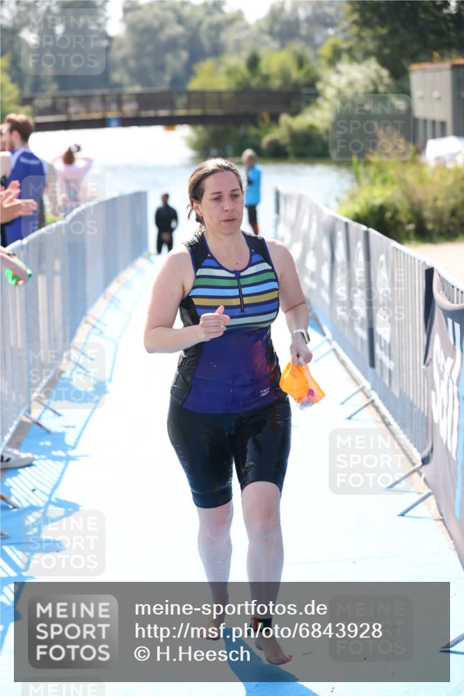 25.08.2024 - Elbe Triathlon Hamburg H.Heesch http://msf.ph/oto/6843928 25.08.2024 14:39:11 Schwimmen  meine-sportfotos.de