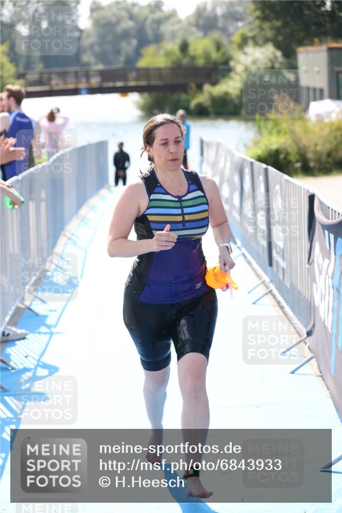 25.08.2024 - Elbe Triathlon Hamburg H.Heesch http://msf.ph/oto/6843933 25.08.2024 14:39:11 Schwimmen  meine-sportfotos.de