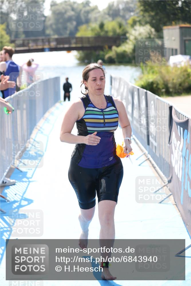 25.08.2024 - Elbe Triathlon Hamburg H.Heesch http://msf.ph/oto/6843940 25.08.2024 14:39:11 Schwimmen  meine-sportfotos.de