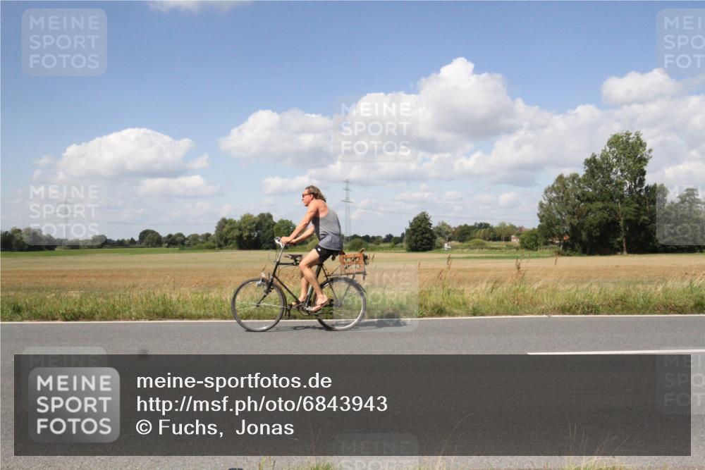 25.08.2024 - Elbe Triathlon Hamburg Fuchs,  Jonas http://msf.ph/oto/6843943 25.08.2024 13:15:17 Radfahren  meine-sportfotos.de