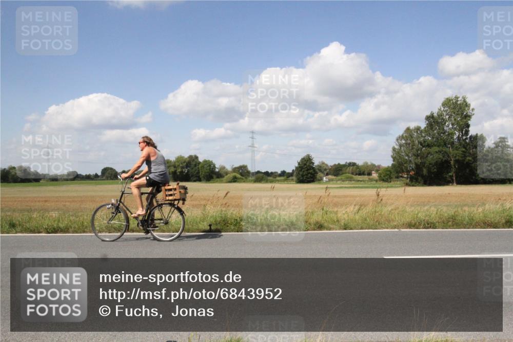 25.08.2024 - Elbe Triathlon Hamburg Fuchs,  Jonas http://msf.ph/oto/6843952 25.08.2024 13:15:17 Radfahren  meine-sportfotos.de