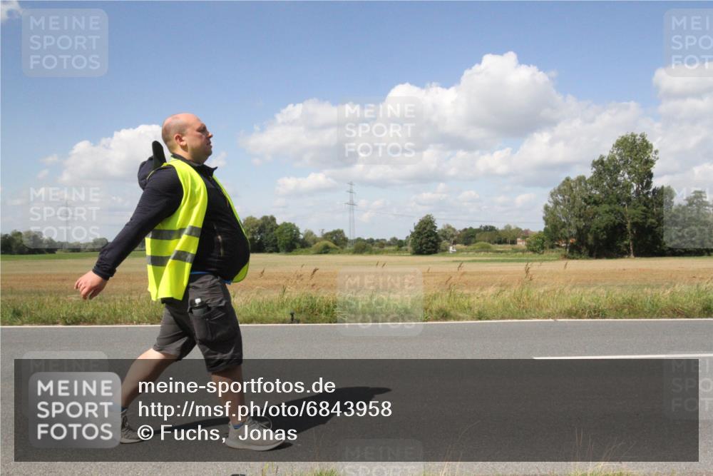 25.08.2024 - Elbe Triathlon Hamburg Fuchs,  Jonas http://msf.ph/oto/6843958 25.08.2024 13:16:01 Radfahren  meine-sportfotos.de