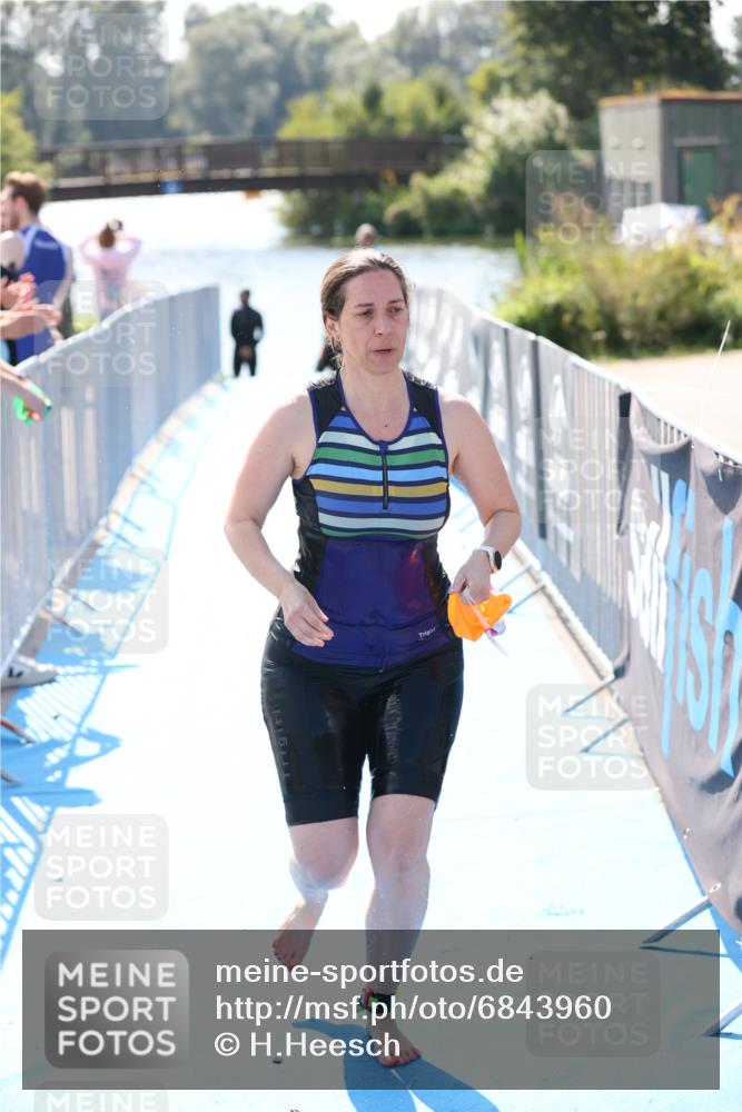 25.08.2024 - Elbe Triathlon Hamburg H.Heesch http://msf.ph/oto/6843960 25.08.2024 14:39:11 Schwimmen  meine-sportfotos.de