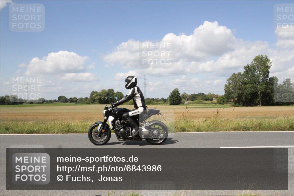 25.08.2024 - Elbe Triathlon Hamburg Fuchs,  Jonas http://msf.ph/oto/6843986 25.08.2024 13:16:14 Radfahren  meine-sportfotos.de