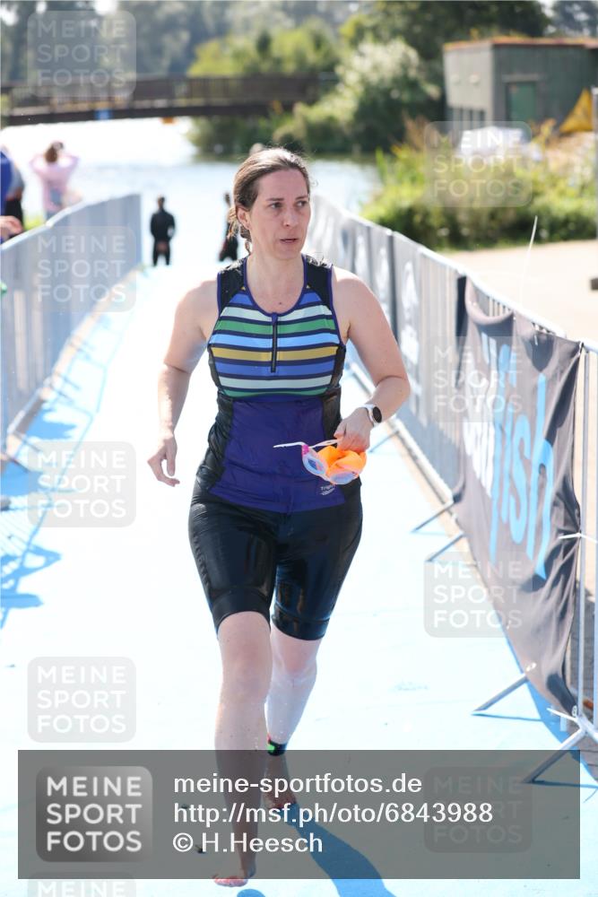 25.08.2024 - Elbe Triathlon Hamburg H.Heesch http://msf.ph/oto/6843988 25.08.2024 14:39:11 Schwimmen  meine-sportfotos.de
