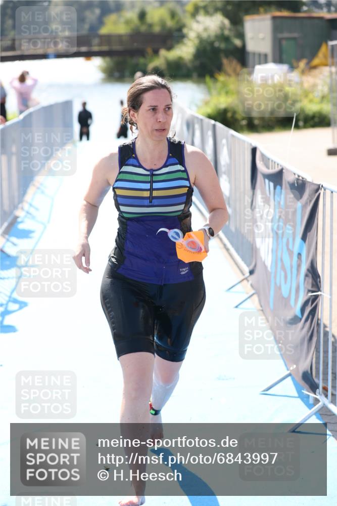 25.08.2024 - Elbe Triathlon Hamburg H.Heesch http://msf.ph/oto/6843997 25.08.2024 14:39:11 Schwimmen  meine-sportfotos.de