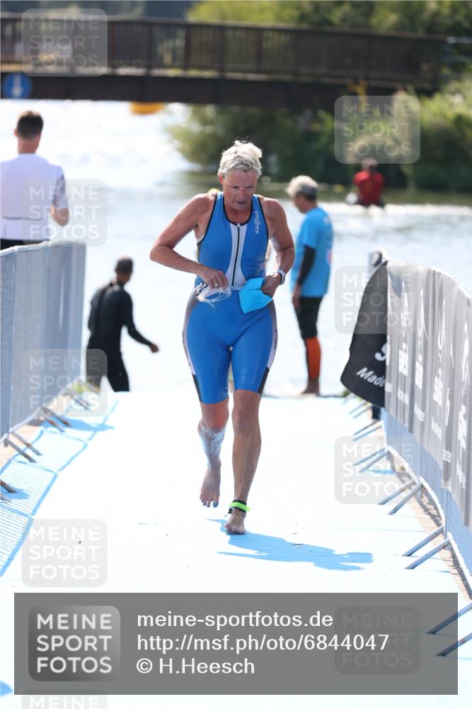 25.08.2024 - Elbe Triathlon Hamburg H.Heesch http://msf.ph/oto/6844047 25.08.2024 14:40:36 Schwimmen  meine-sportfotos.de