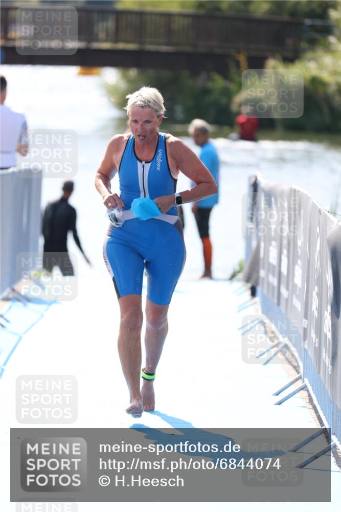 25.08.2024 - Elbe Triathlon Hamburg H.Heesch http://msf.ph/oto/6844074 25.08.2024 14:40:37 Schwimmen  meine-sportfotos.de