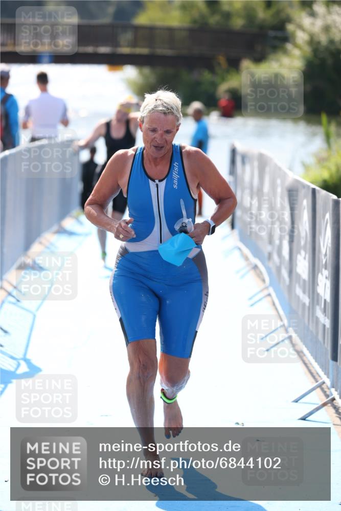 25.08.2024 - Elbe Triathlon Hamburg H.Heesch http://msf.ph/oto/6844102 25.08.2024 14:40:39 Schwimmen  meine-sportfotos.de