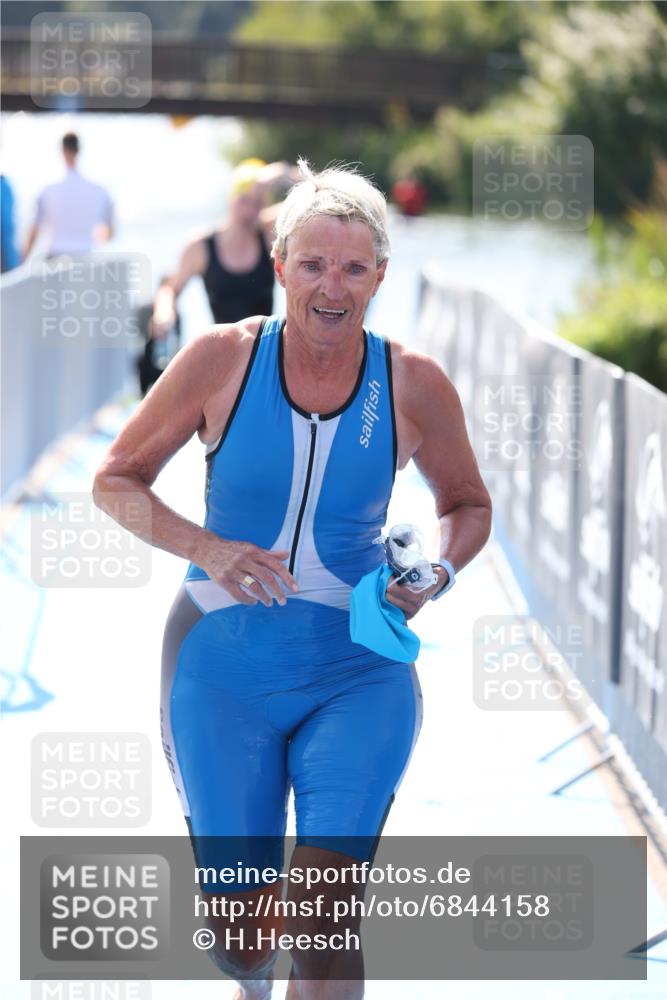 25.08.2024 - Elbe Triathlon Hamburg H.Heesch http://msf.ph/oto/6844158 25.08.2024 14:40:40 Schwimmen  meine-sportfotos.de