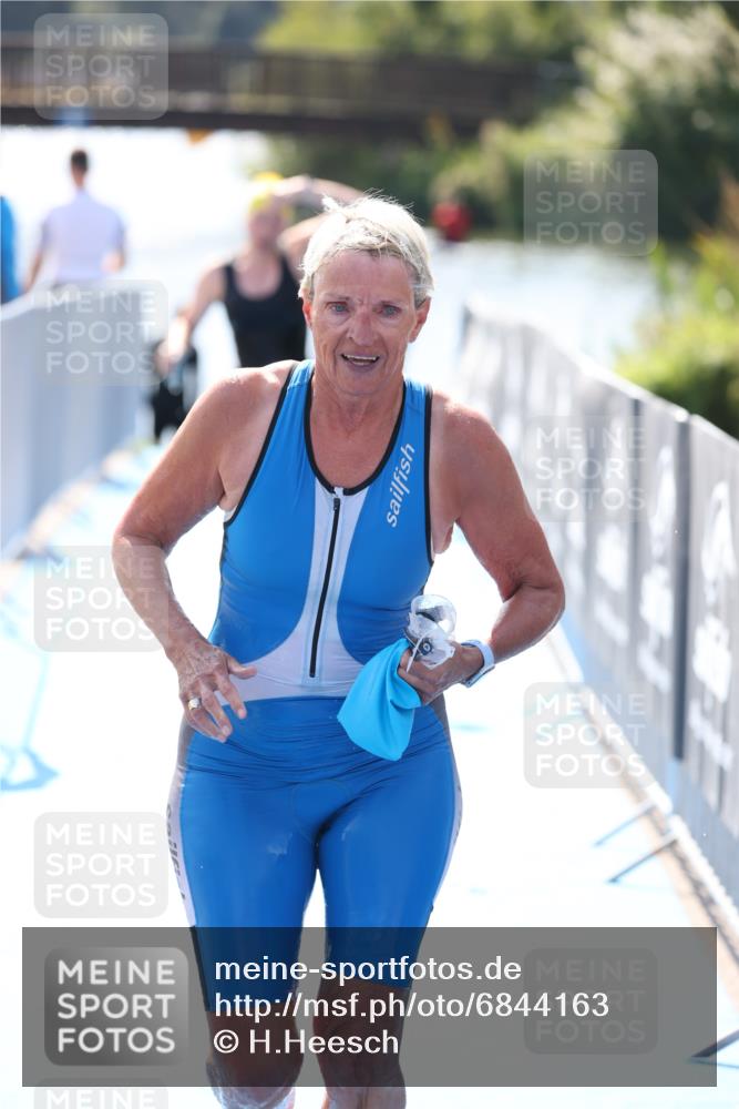 25.08.2024 - Elbe Triathlon Hamburg H.Heesch http://msf.ph/oto/6844163 25.08.2024 14:40:40 Schwimmen  meine-sportfotos.de