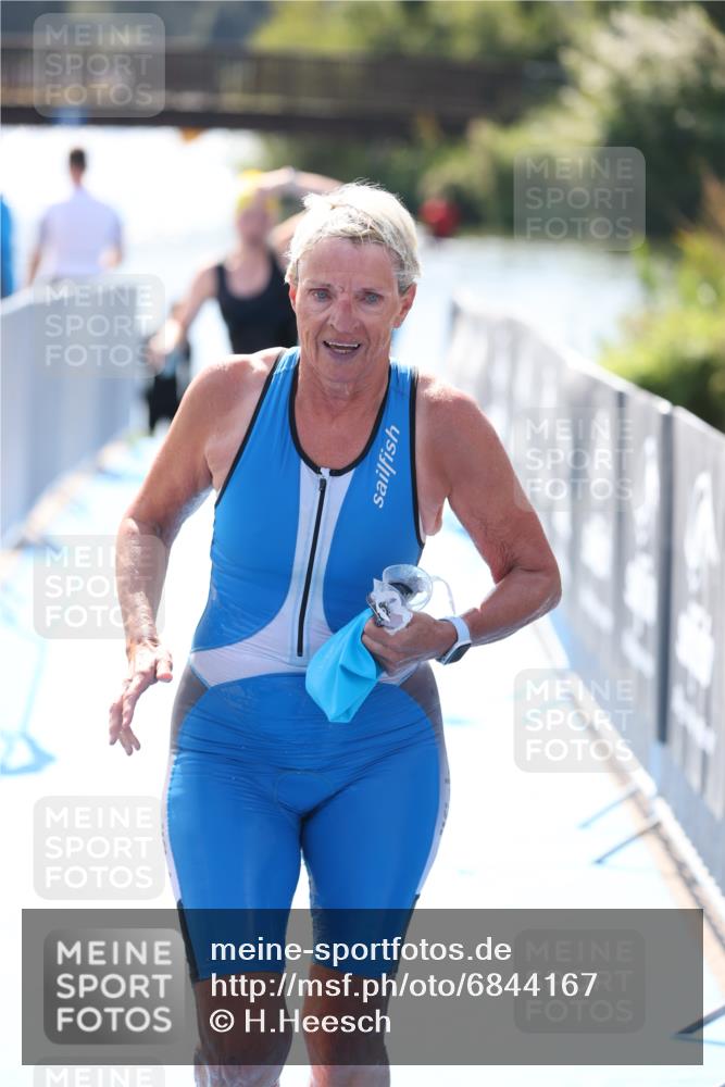 25.08.2024 - Elbe Triathlon Hamburg H.Heesch http://msf.ph/oto/6844167 25.08.2024 14:40:40 Schwimmen  meine-sportfotos.de