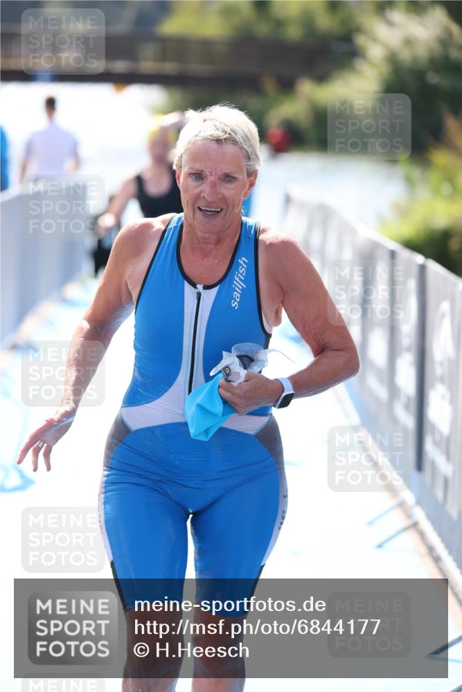 25.08.2024 - Elbe Triathlon Hamburg H.Heesch http://msf.ph/oto/6844177 25.08.2024 14:40:40 Schwimmen  meine-sportfotos.de