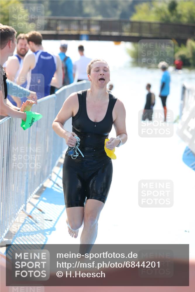 25.08.2024 - Elbe Triathlon Hamburg H.Heesch http://msf.ph/oto/6844201 25.08.2024 14:40:42 Schwimmen  meine-sportfotos.de