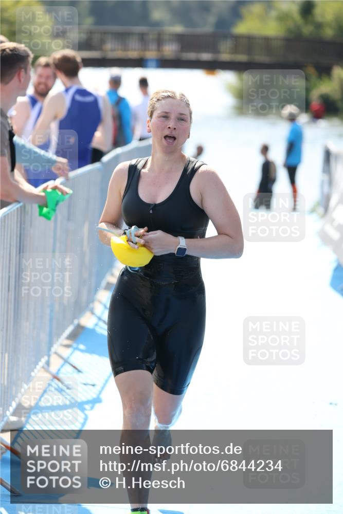 25.08.2024 - Elbe Triathlon Hamburg H.Heesch http://msf.ph/oto/6844234 25.08.2024 14:40:42 Schwimmen  meine-sportfotos.de