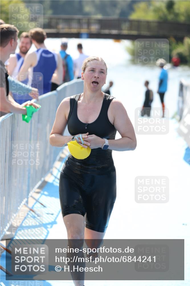 25.08.2024 - Elbe Triathlon Hamburg H.Heesch http://msf.ph/oto/6844241 25.08.2024 14:40:42 Schwimmen  meine-sportfotos.de