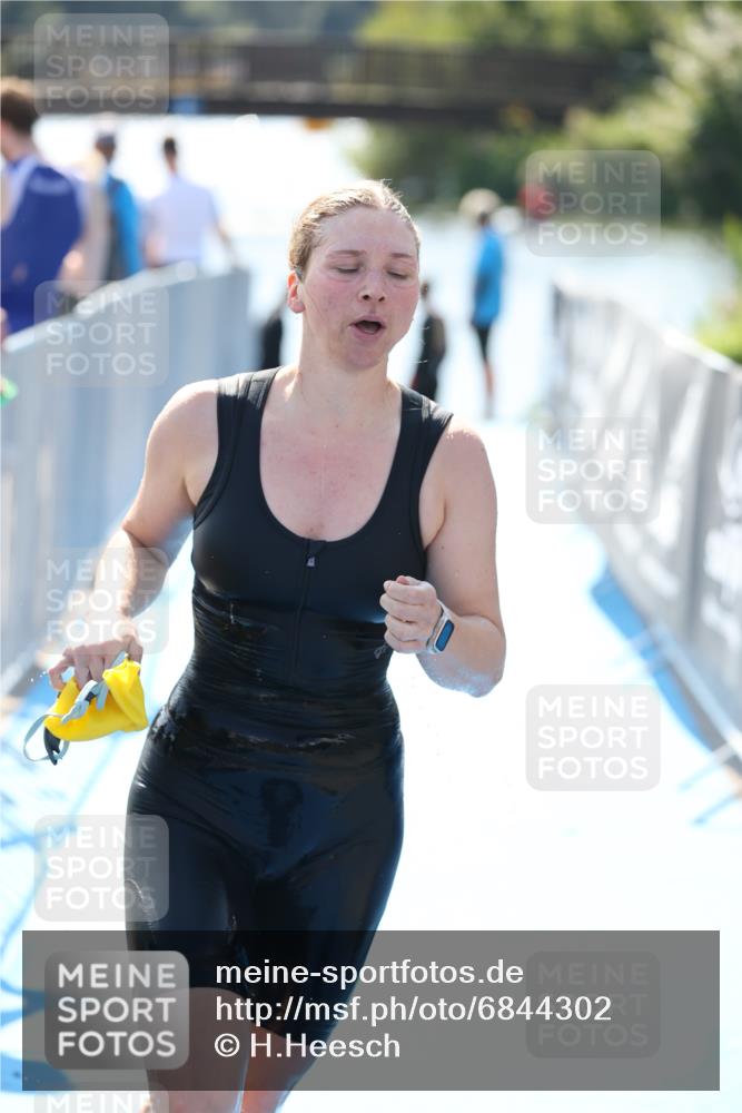 25.08.2024 - Elbe Triathlon Hamburg H.Heesch http://msf.ph/oto/6844302 25.08.2024 14:40:43 Schwimmen  meine-sportfotos.de