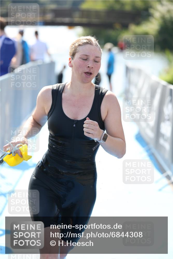 25.08.2024 - Elbe Triathlon Hamburg H.Heesch http://msf.ph/oto/6844308 25.08.2024 14:40:43 Schwimmen  meine-sportfotos.de